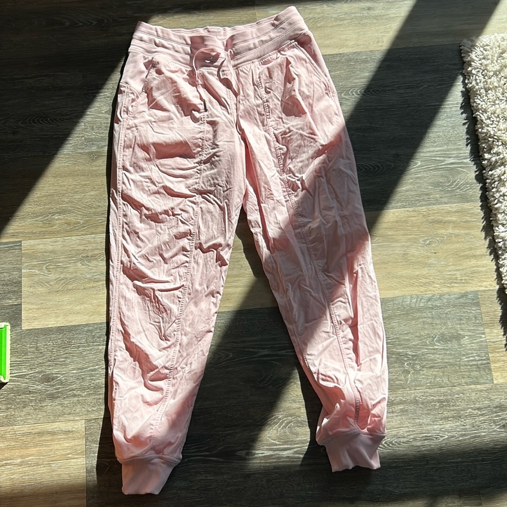 RARE LULULEMON STRAWBERRY MILKSHAKE DANCE STUDIO JOGGERS